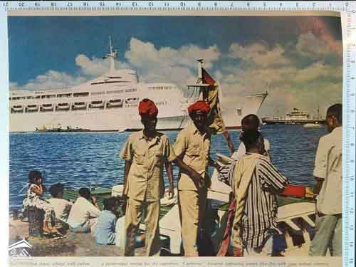 ميناء عدن التواهي وباخره سياحية راسية في الميناء