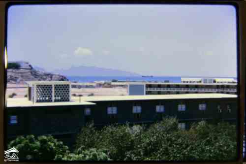 رالتواهي معسكرات سلاح الجو الملكي البريطاني وفي الخلفية جبال عدن الصغرى في عام 1960م